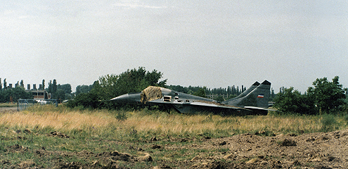 U SENCI RATA: MiG 29 od kartona... / foto: radoje blagojević