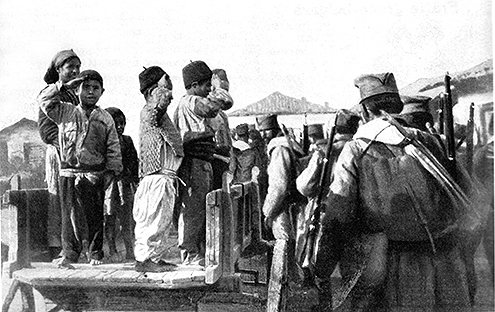 SLIKE OBIČNIH LJUDI: Turska deca pozdravljaju srpske vojnike 1912. / foto: časopis "l