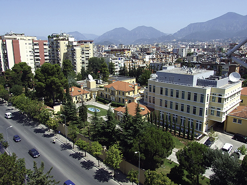 RAZGLEDNICA: Tirana,...